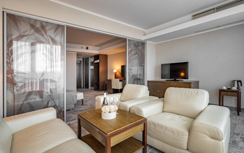 Two-room apartment with jacuzzi on the terrace image 3