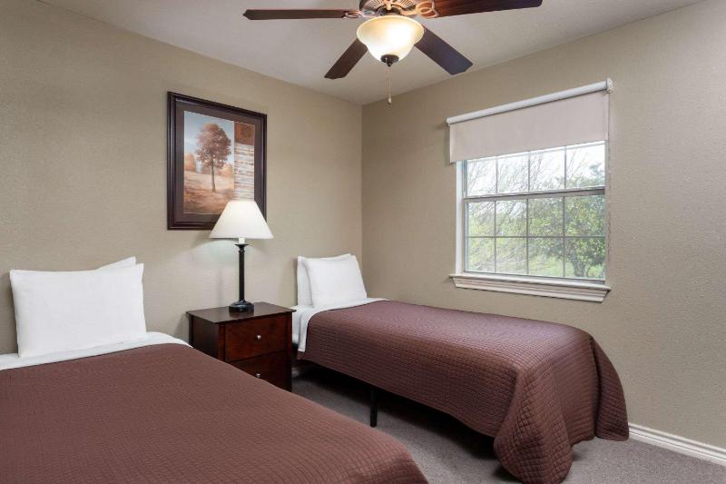 One-Bedroom Twin Suite - Non-Smoking image 3