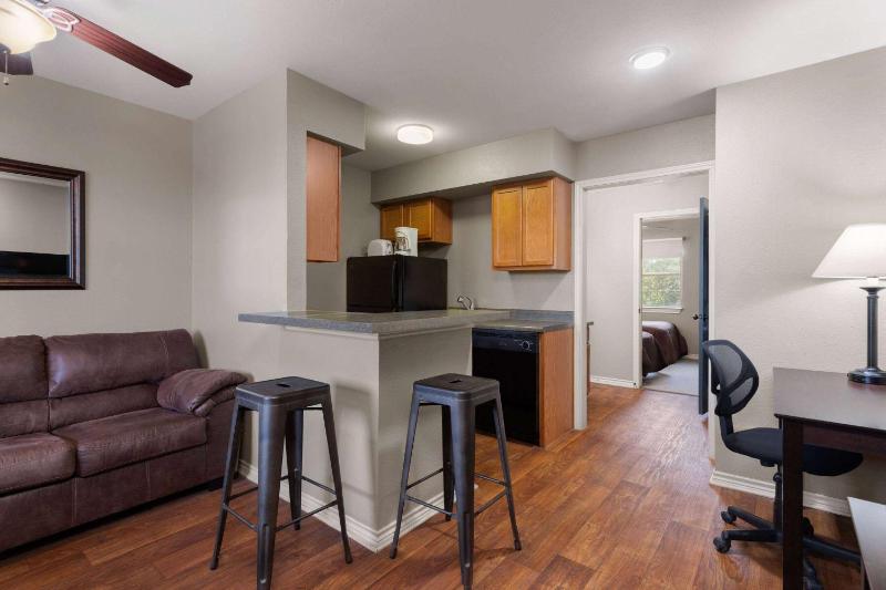 One-Bedroom Twin Suite - Non-Smoking image 2