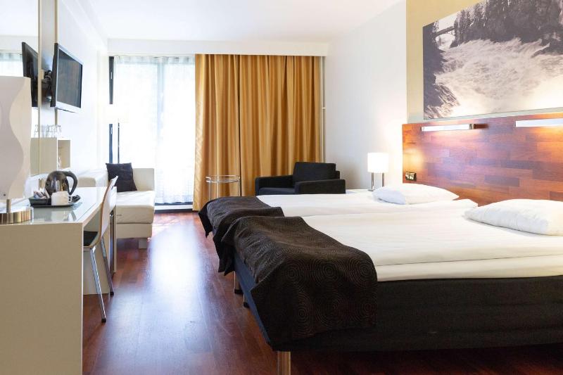 Large Twin Room - Park Building image 1