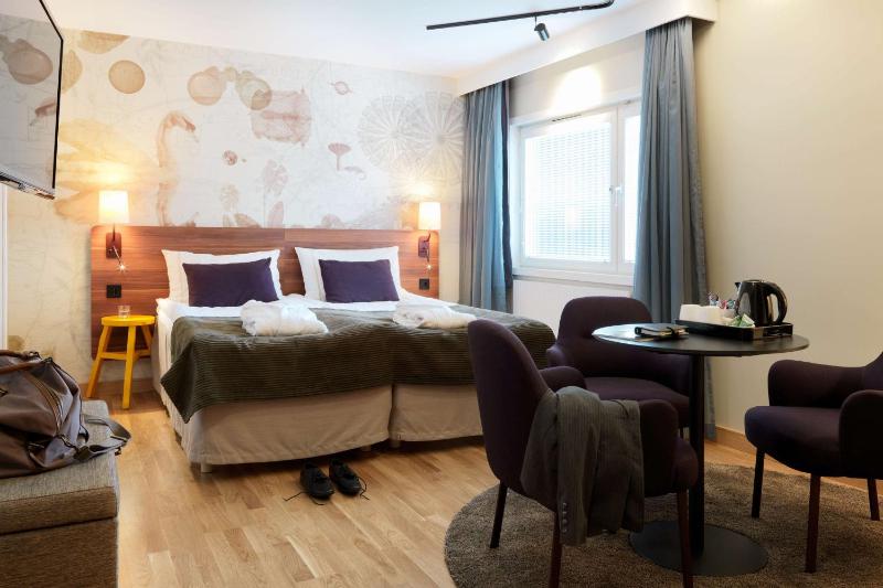 Superior Twin Room image 4