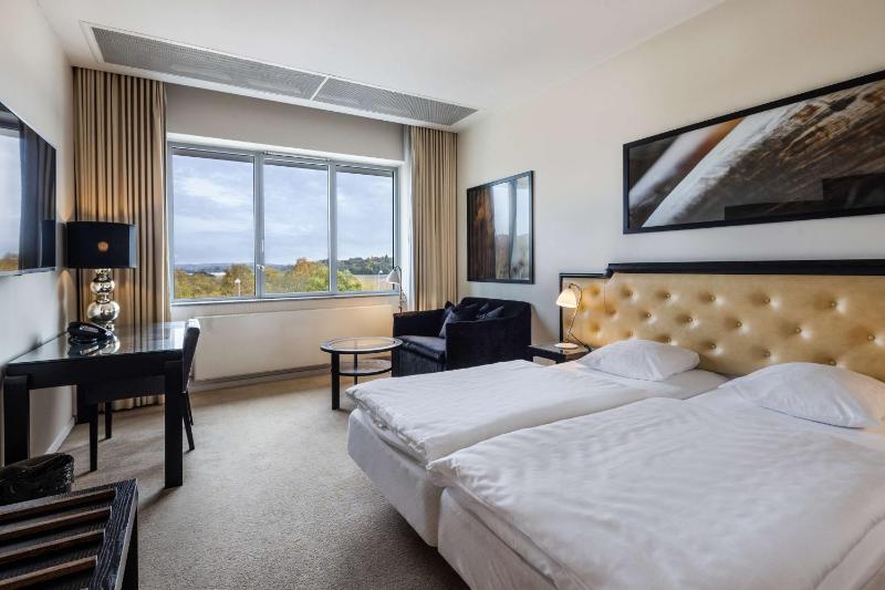 Standard Twin Room image 1