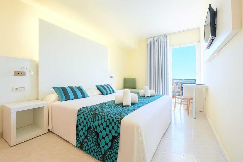 Twin Room image 1