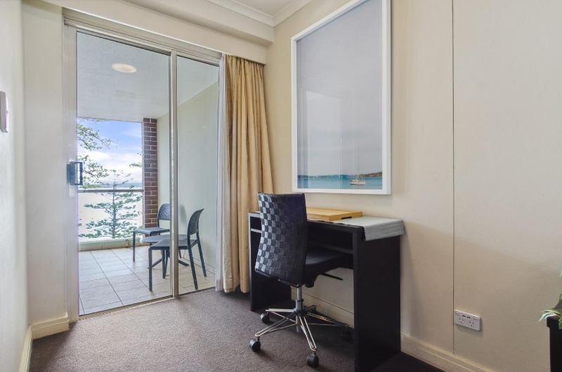 Manly Cove Retreat Harbour Views & Huge Terrace - image 12