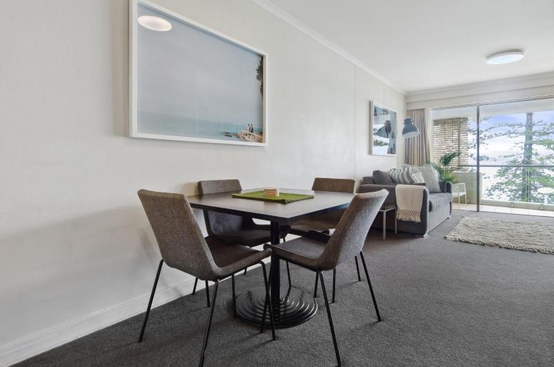 Manly Cove Retreat Harbour Views & Huge Terrace - image 4