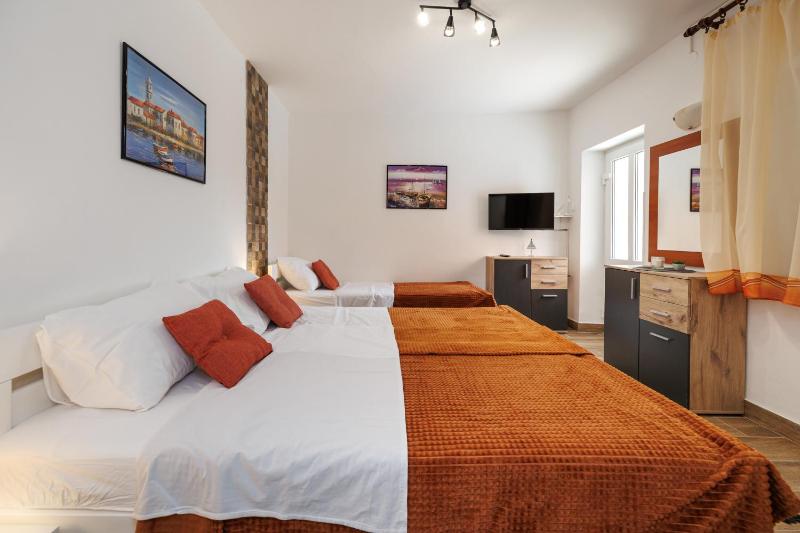 Apartment Mirela - image 9