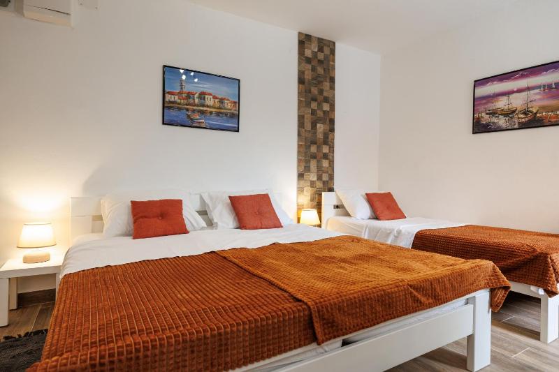 Apartment Mirela - image 12