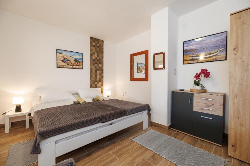 Apartment Mirela - image 16