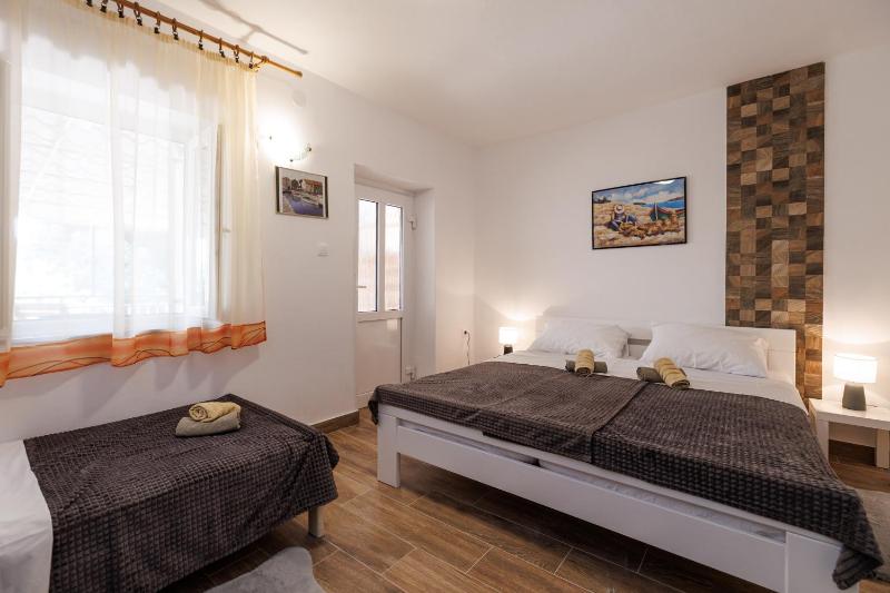 Apartment Mirela - image 13