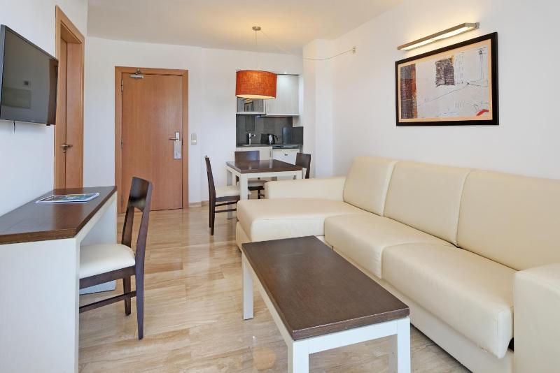 One-Bedroom Apartment (2 Adults) image 3