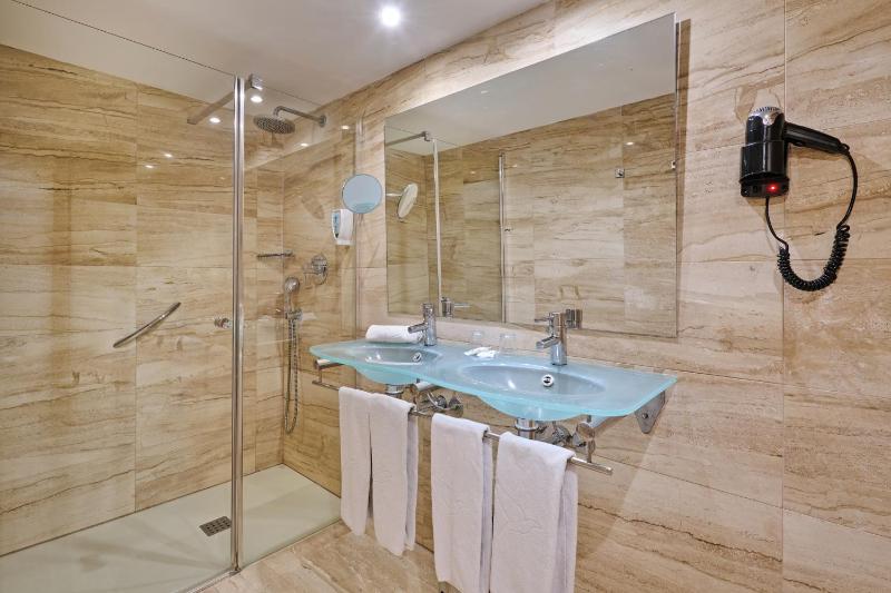 One-Bedroom Apartment (2 Adults + 2 Child) image 2