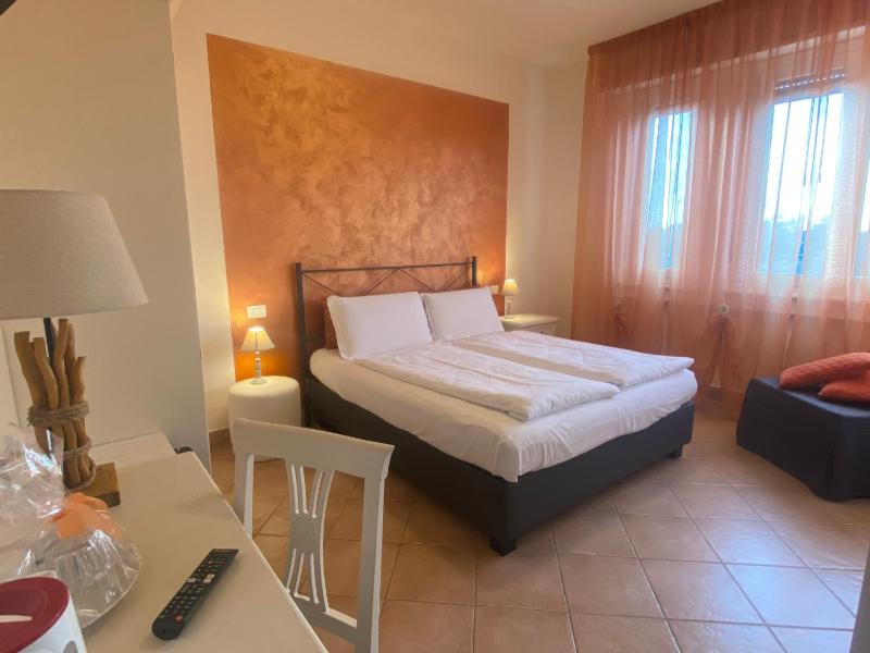 Double Room image 2