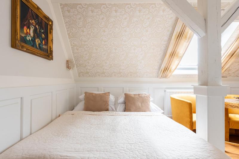 Standard Double Room image 3