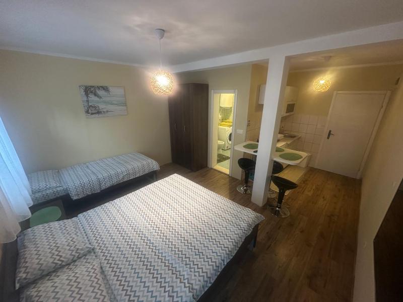 Double Room with Park View image 4