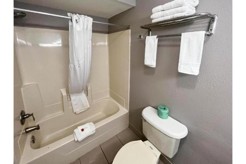 Deluxe Queen Room with Two Queen Beds - Non-Smoking image 1