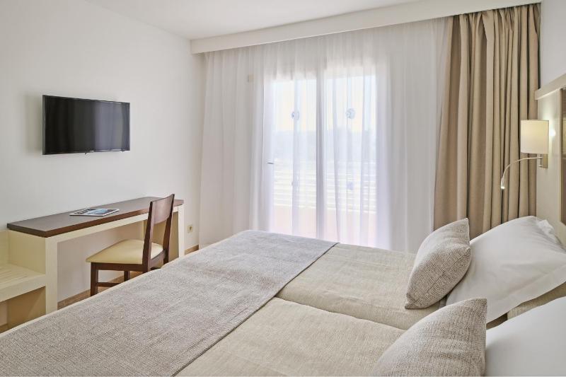 One-Bedroom Apartment (2 Adults + 2 Child) image 3