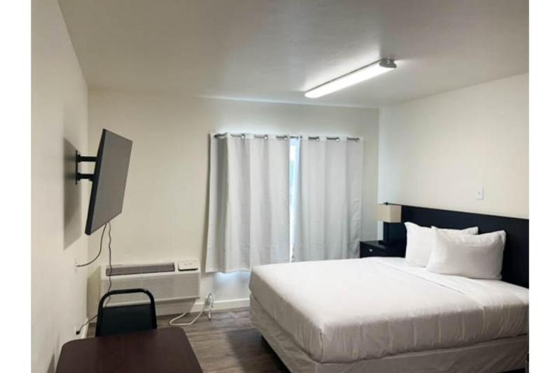 Deluxe Queen Room - Non-Smoking image 1
