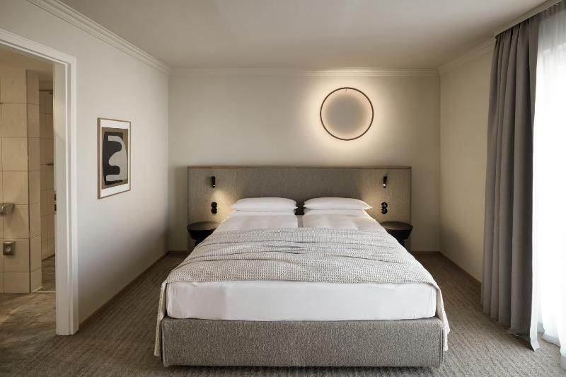 Adelante Courtyard View image 1