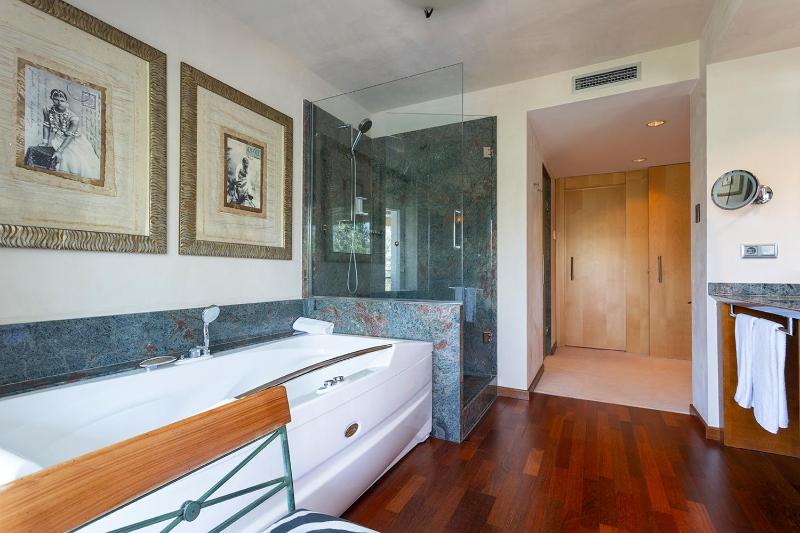 Suites del Mar Fenals Apartments - image 27