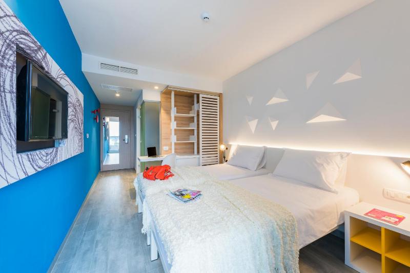Double Room with Terrace and Garden View image 3