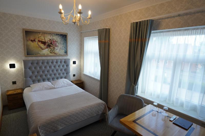 Double Room image 1