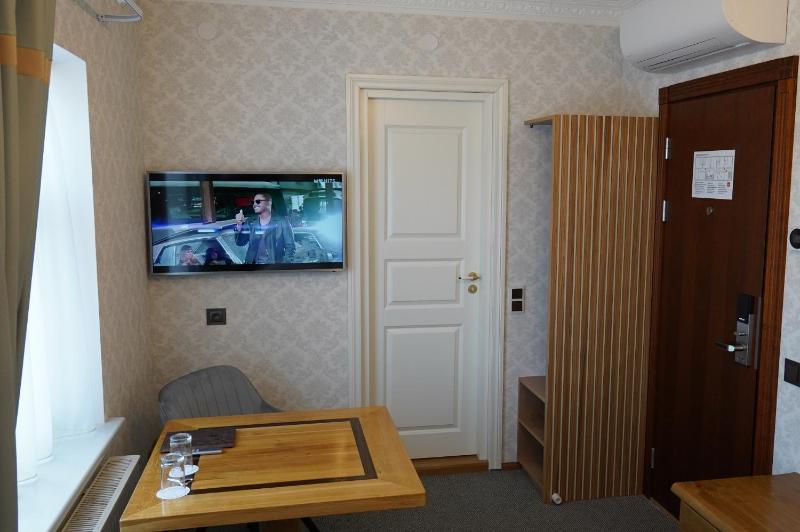 Double Room image 3