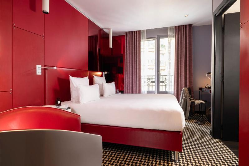 Classic Double Room image 3