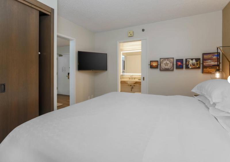 Sheraton Suites Market Center Dallas - image 17