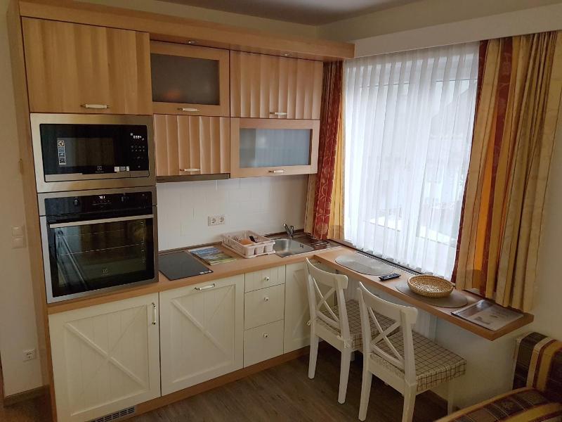 One-Bedroom Apartment with Balcony and Mountain View   image 4