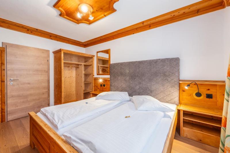 Standard Triple Room image 4