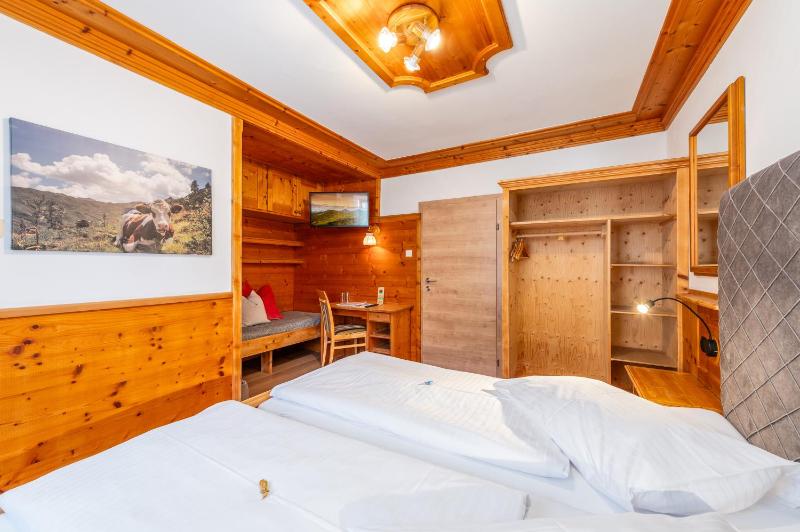 Standard Triple Room image 3