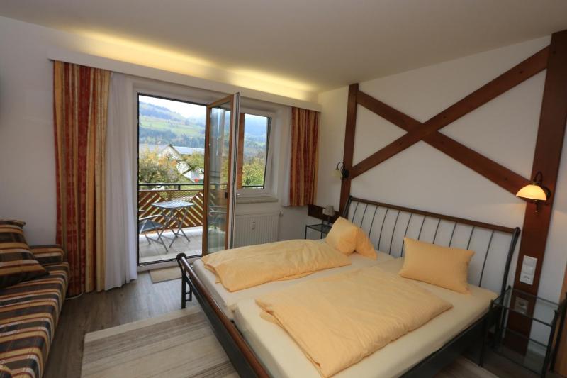 One-Bedroom Apartment with Balcony and Mountain View   image 1