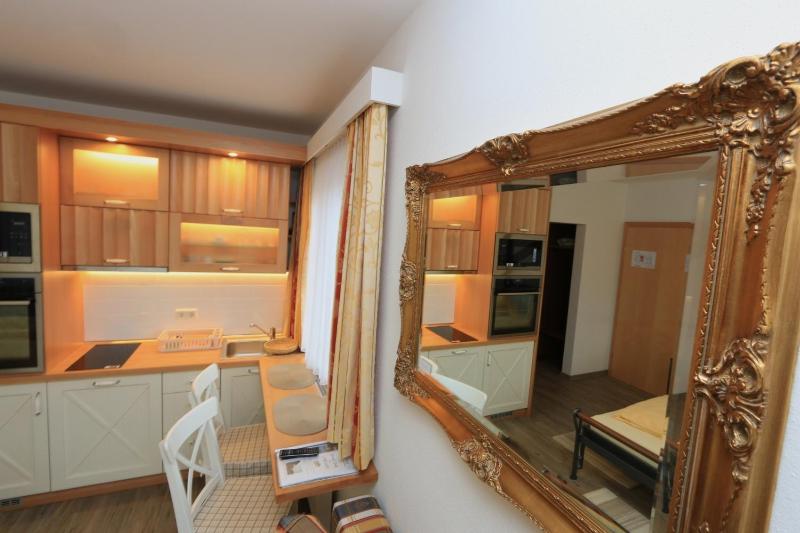 One-Bedroom Apartment with Balcony and Mountain View   image 2