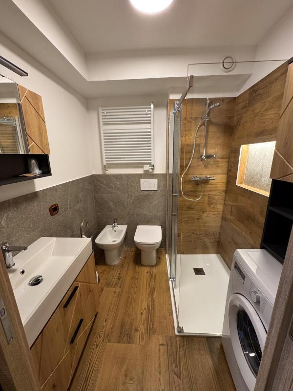 Deluxe One-Bedroom Apartment image 3