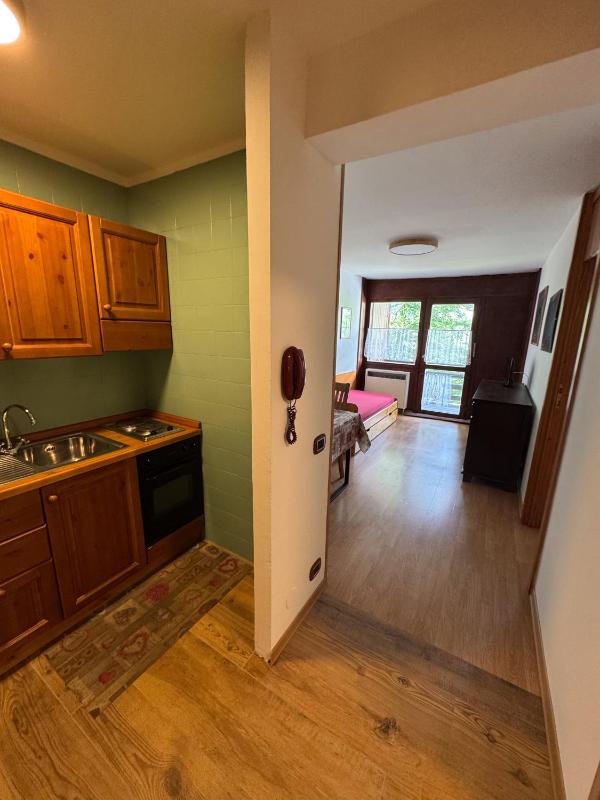 Deluxe One-Bedroom Apartment image 1