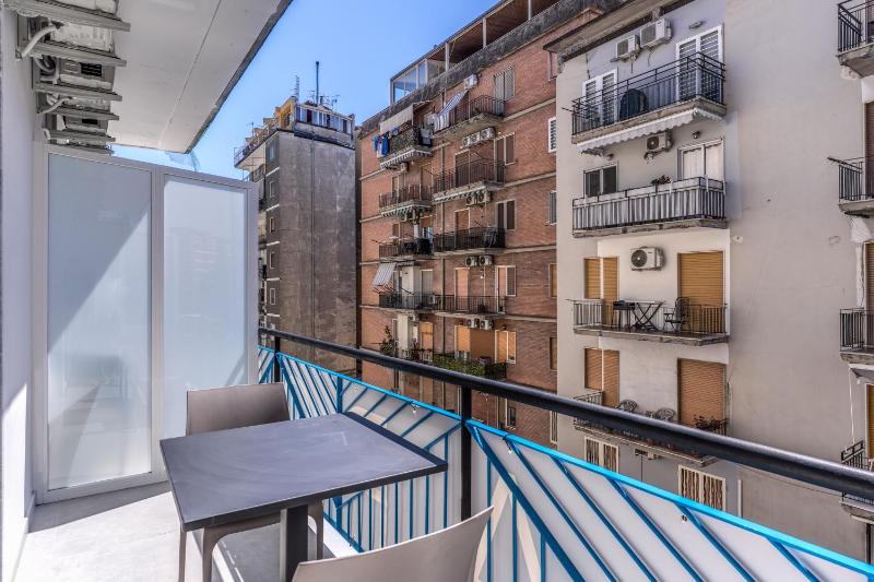 Deluxe Double Room with Balcony image 3