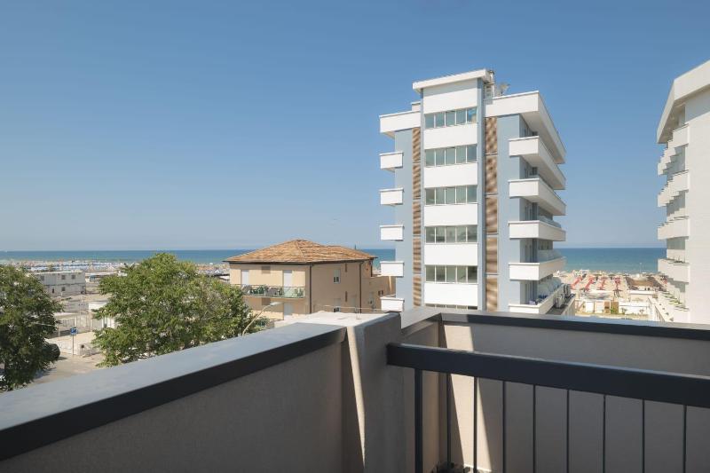 Global Hotel - image 16