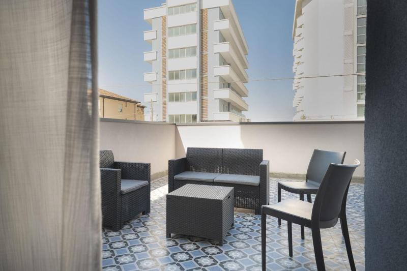 Global Hotel - image 30