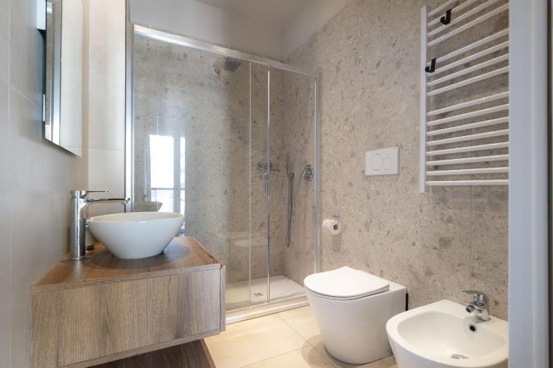Global Hotel - image 36