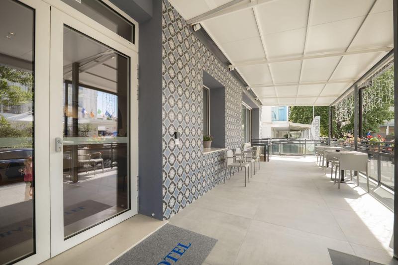 Global Hotel - image 5