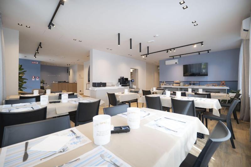 Global Hotel - image 29