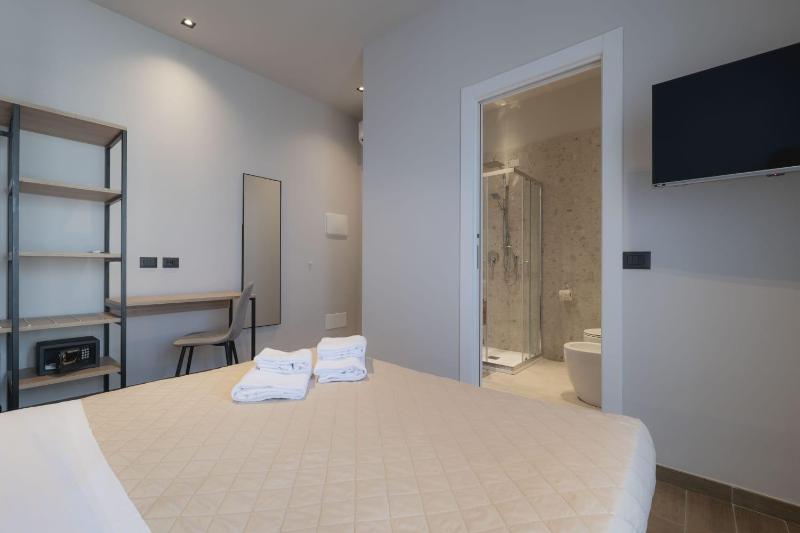 Global Hotel - image 37