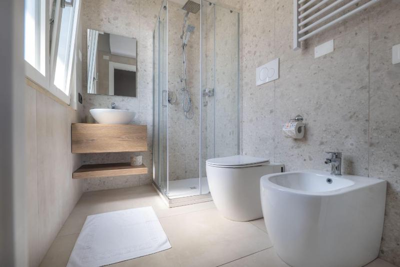 Global Hotel - image 14