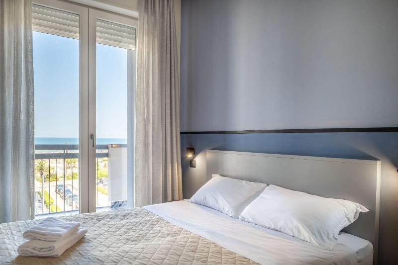 Global Hotel - image 32