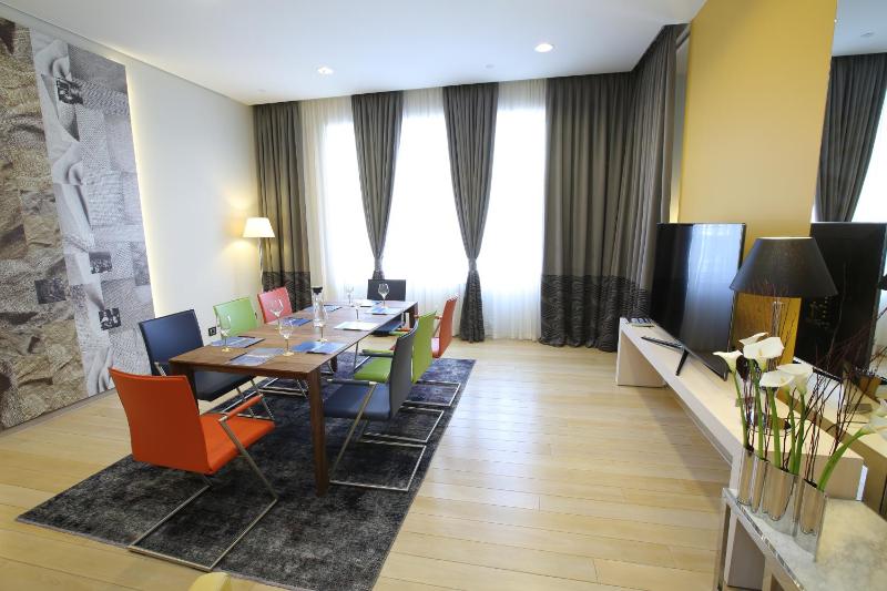 Presidential Three- Bedroom Apartment image 3
