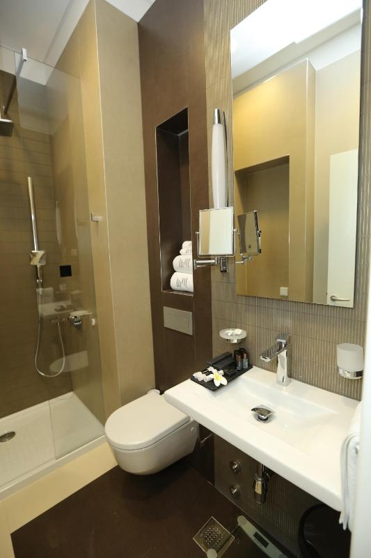 One-Bedroom Apartment image 3