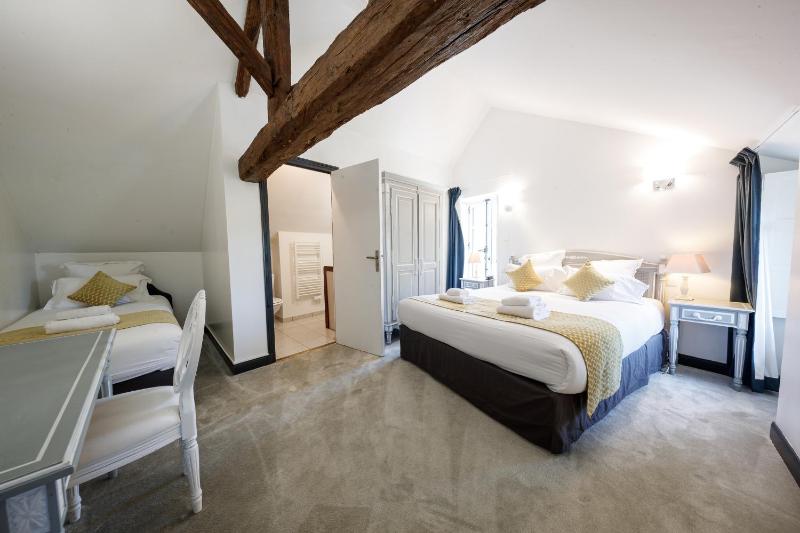 Superior Triple Room image 1