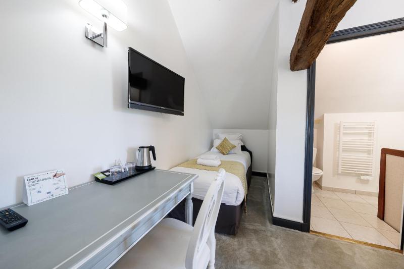 Superior Triple Room image 2