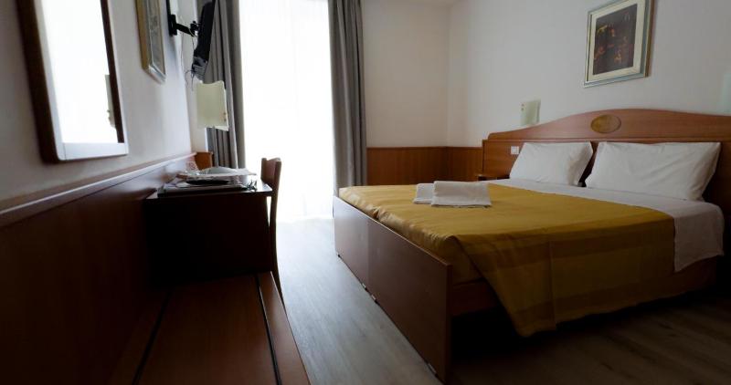 Standard Double Room image 2