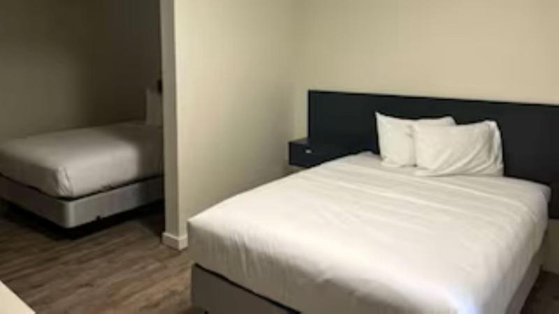 Deluxe Queen Room with Two Queen Beds - Non-Smoking image 3
